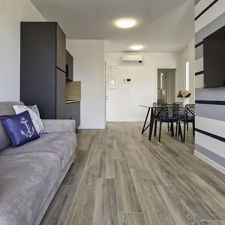 Elegant For A Stylish アパート *