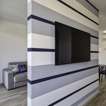 Elegant For A Stylish דירה